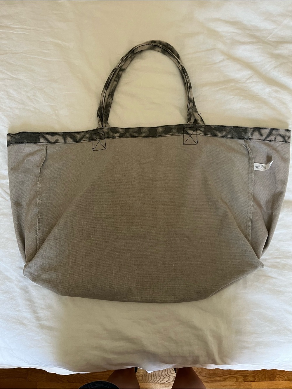ALO Yoga Gray Tie-Dye Canvas Tote - Picture 4 of 6